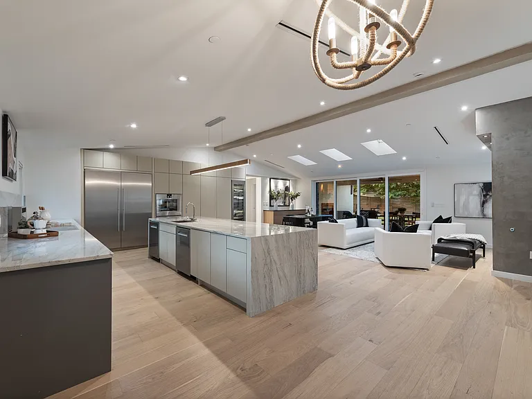 4000 Greystone Dr — Photo 10