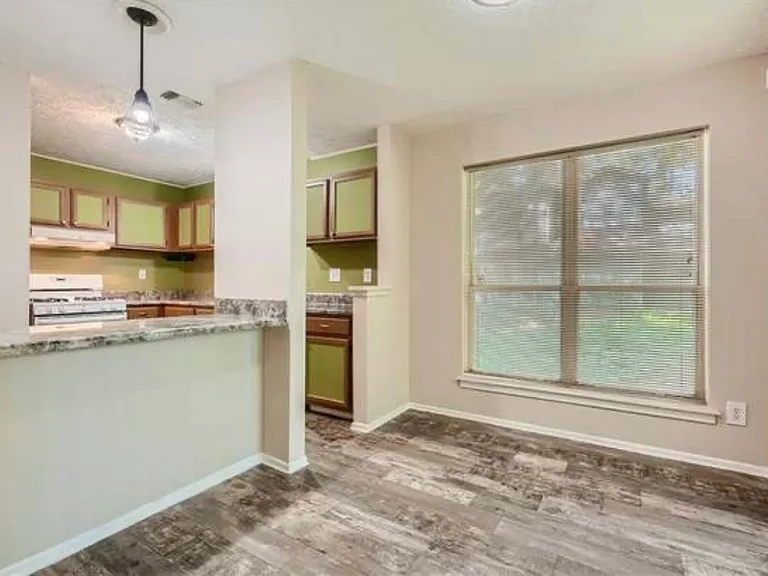 6822 Glenridge Dr — Photo 2