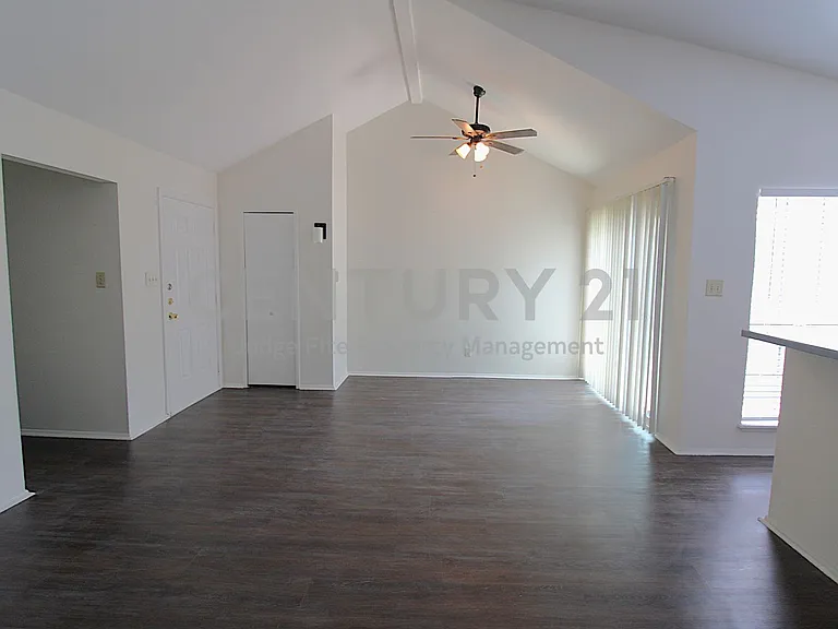 407 Pogue St — Photo 10