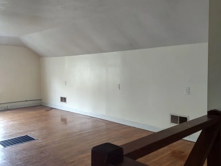 180 Pine St — Photo 7