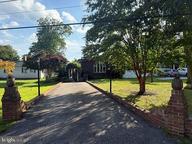 1st image of 1689 Twickenham Rd