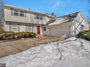 517 Perry Dr, Mount Laurel, NJ 08054