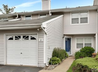 3 Sandpiper Dr, Parlin, NJ 08859