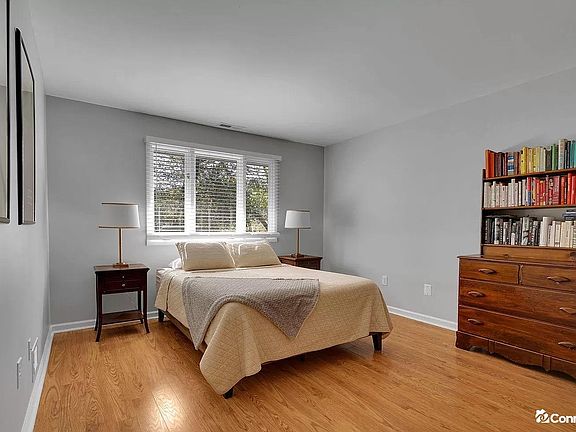 5th image of 102 Clipper Ct