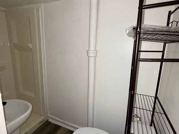 2nd image of 292X Parkwood Ave #3
