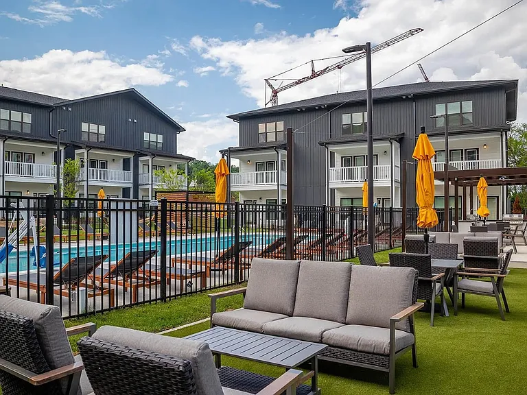 The Flats at Laurel & Pine — Photo 17