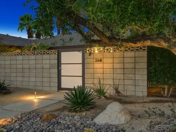 2118 S Gene Autry Trl, Palm Springs, CA 92264