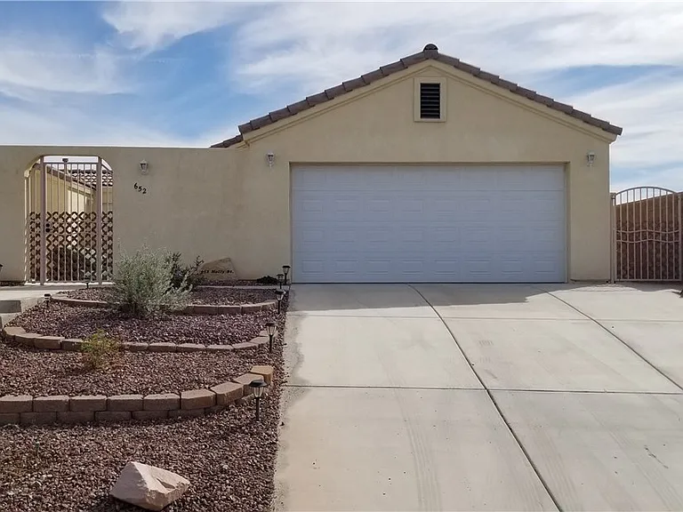 652 Holly St — Photo 1