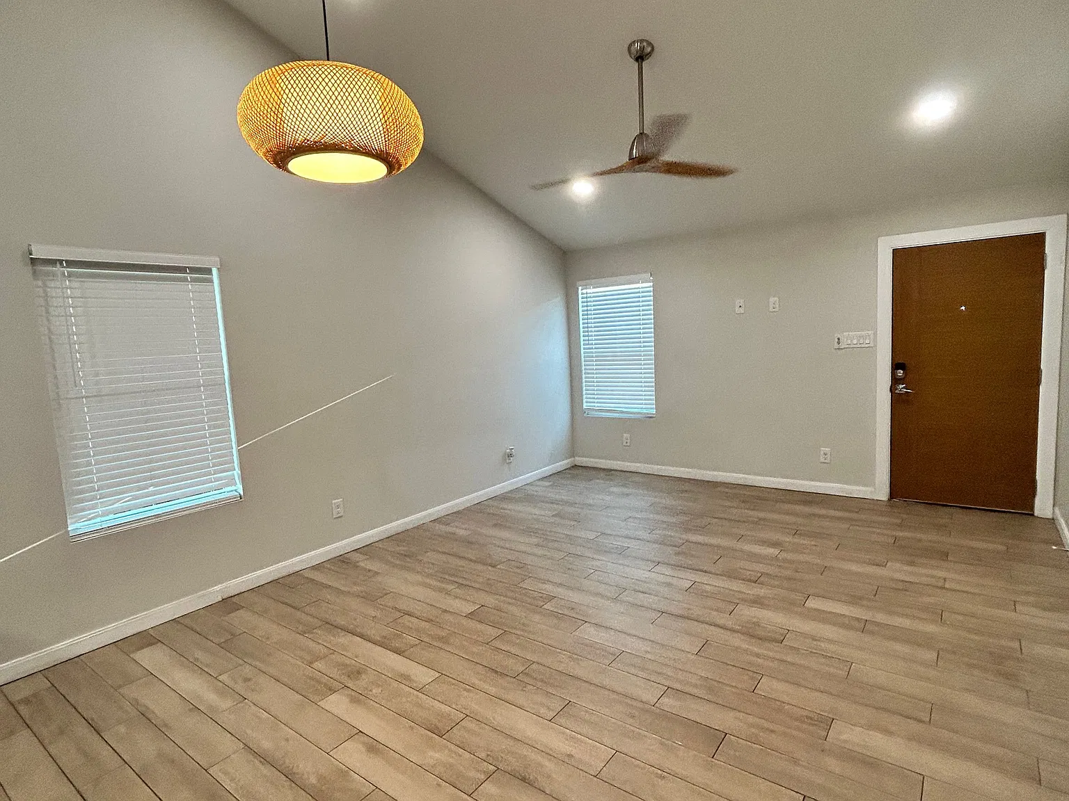 3 bed, 2.0 bath, 1200 sqft, $1,300 — Photo 4