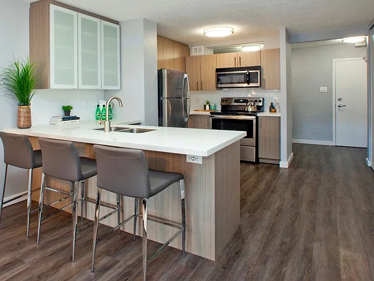 2575 Danforth Ave — Photo 17