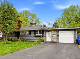 435 Park Club Ln, Williamsville, NY 14221