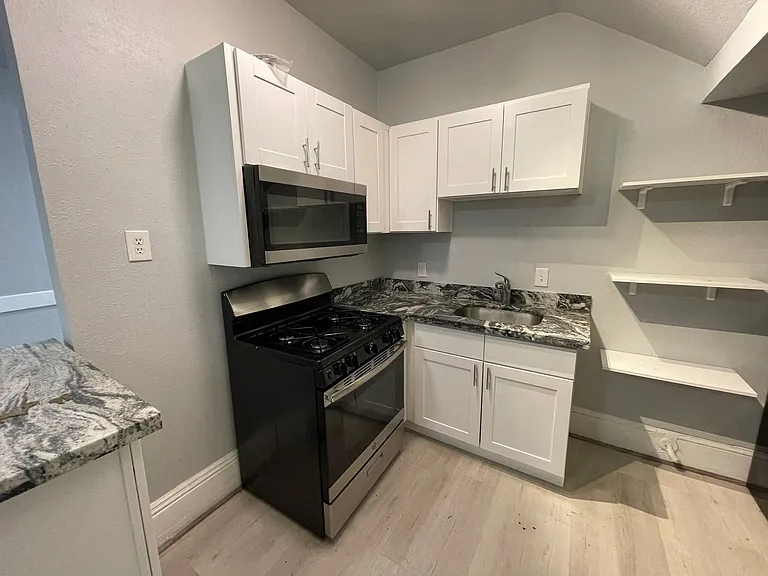 East Union Apartments | Updated Homes Steps from Pike/Pine — Photo 33