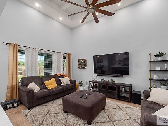 4th image of 9416 W Queen Palm