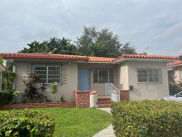 1st image of 966 SW 10th St