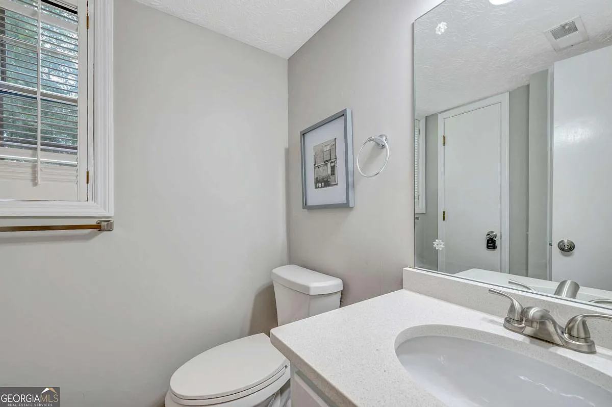 3 bed, 2.5 bath, $4,500 — Photo 4