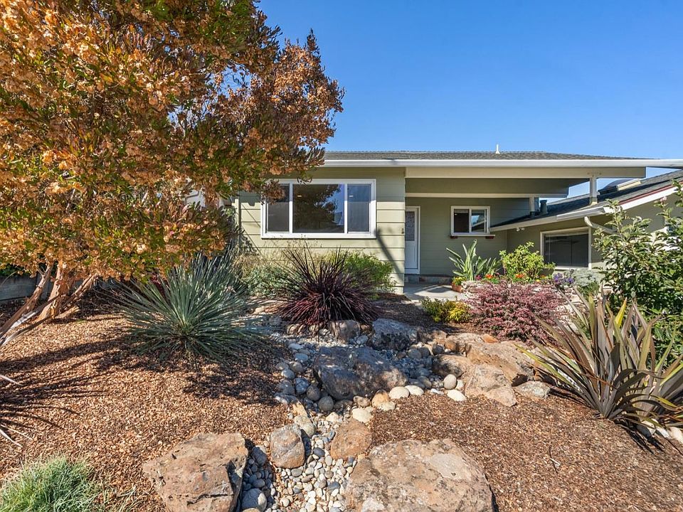 1st image of 136 De Anza Ct