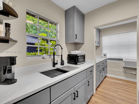 2nd image of 31 NE 53rd St