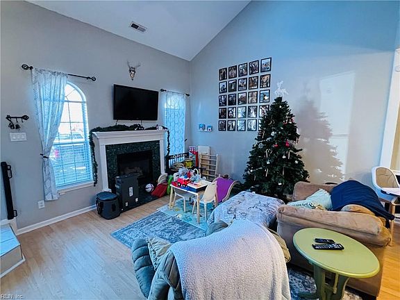 2nd image of 846 S Lake Cir