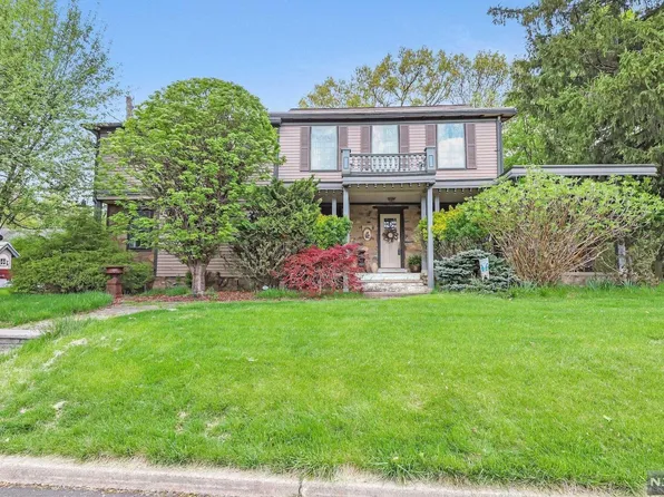 1 Clifford Dr, Park Ridge, NJ 07656