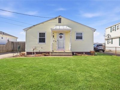 76 Lake St, Pawtucket, RI, 02860