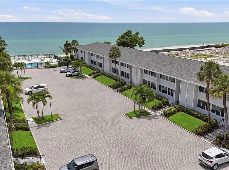 1065 Gulf Shore Blvd N #108 — Photo 31