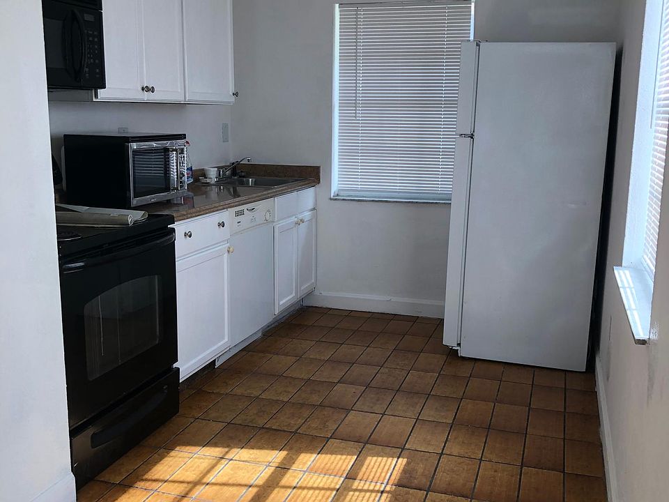 1st image of 244 NW 14th St #3