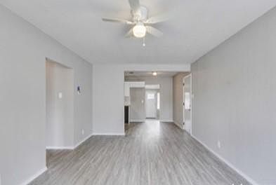 3rd image of 922 Overhill Dr