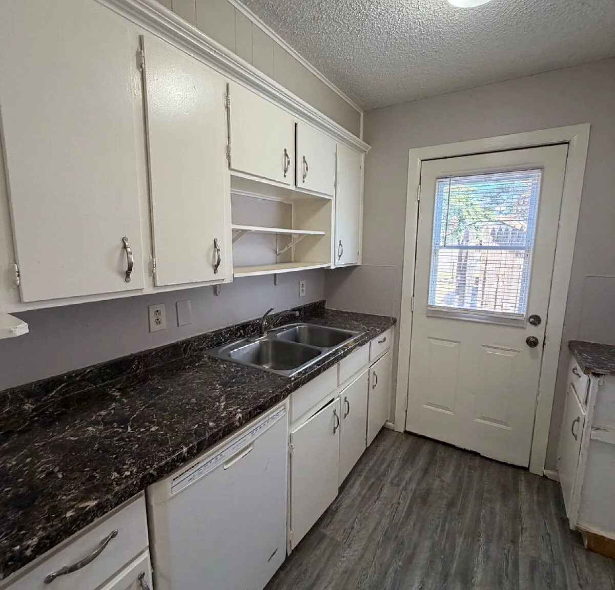 2 bed, 1.0 bath, 800 sqft, $800 — Photo 3