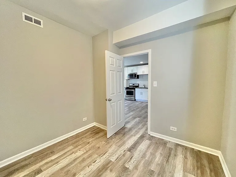 2424 W Iowa St — Photo 8