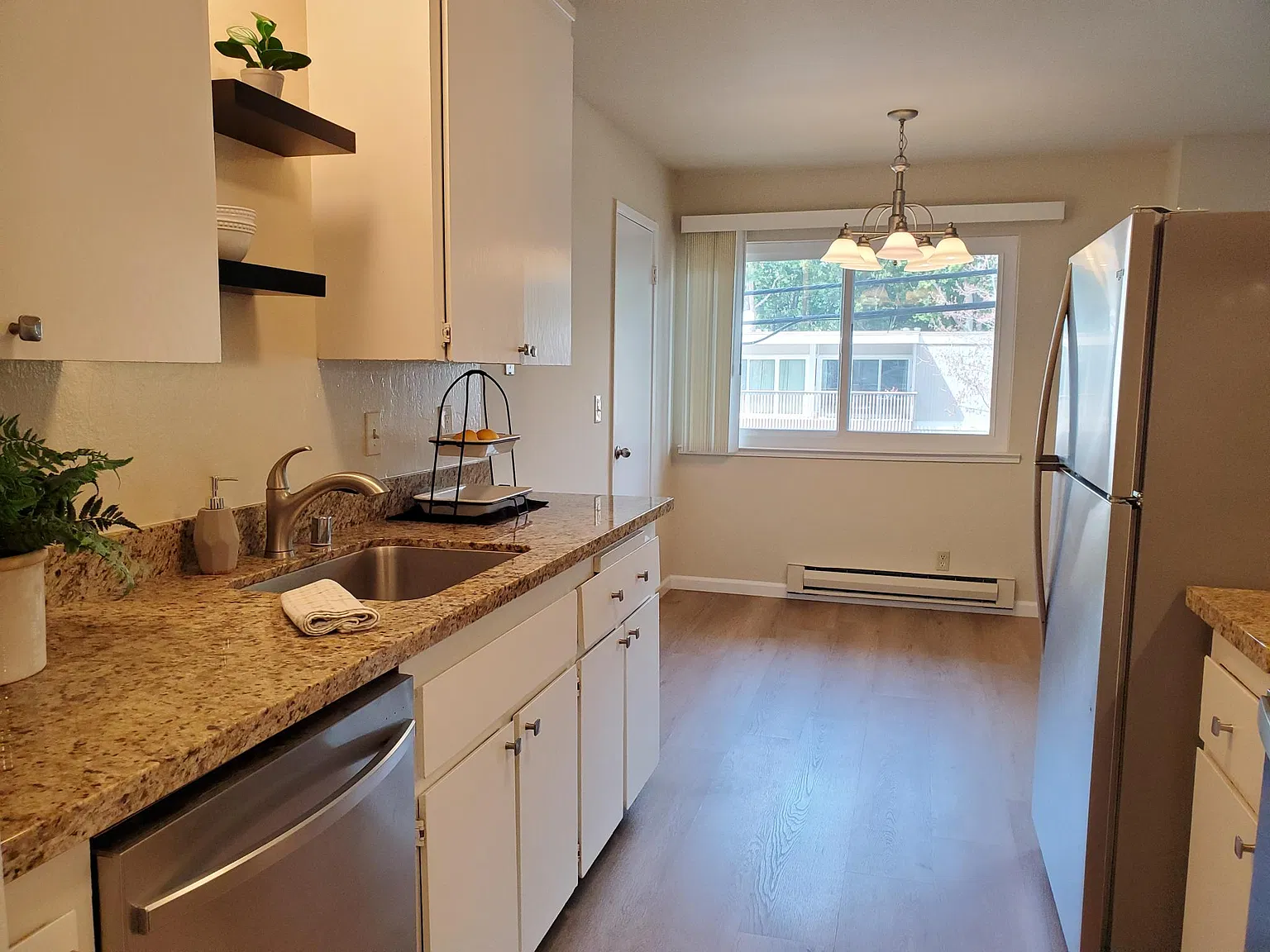 2 bed, 950 sqft, $3,595 — Photo 1