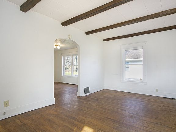3rd image of 3947 Lincolnway E