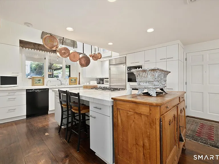 281 Pequot Ave — Photo 10
