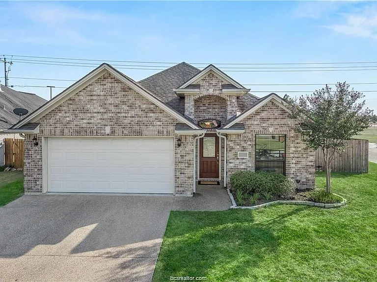 3800 Dove Hollow Ln — Photo 1