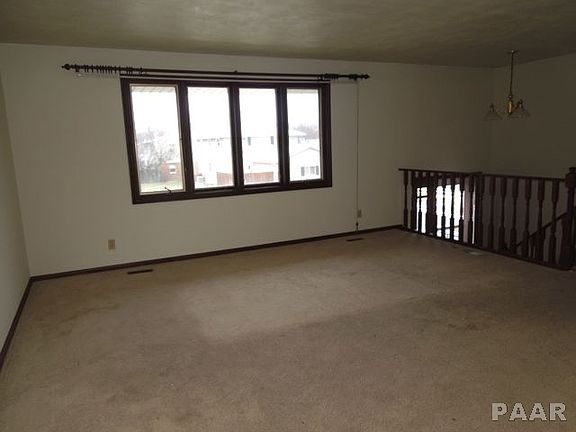 3rd image of 2501 W Carriage Ln