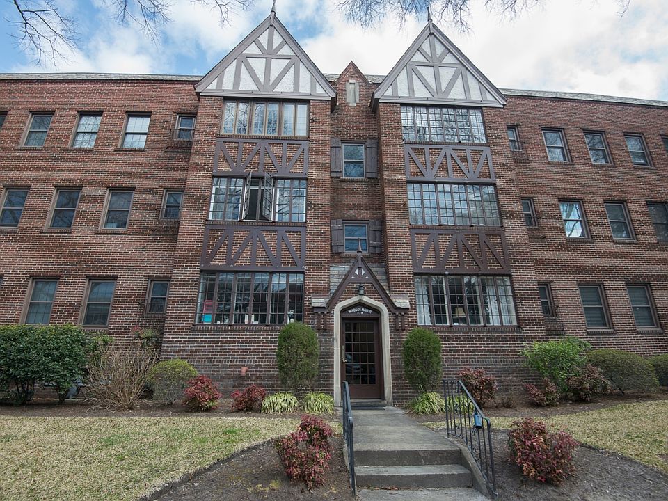 1st image of 830 Gates Ave APT B2