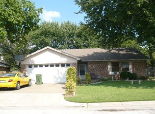 6409 Twin Spruce Ct, Arlington, TX 76018