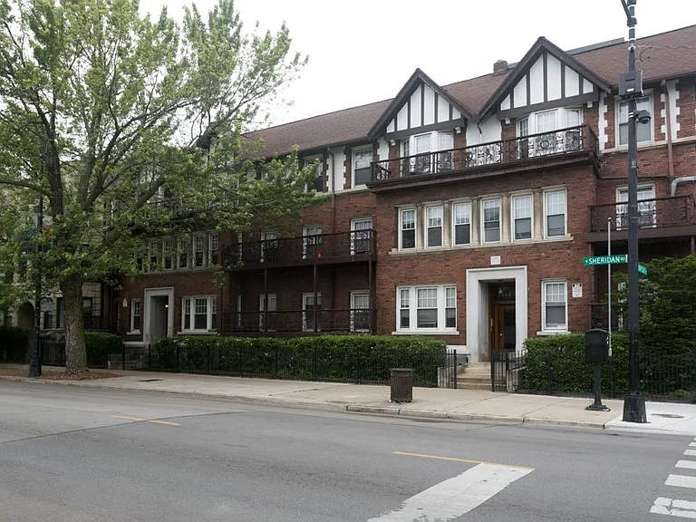4450 N Sheridan Rd #2 — Photo 1