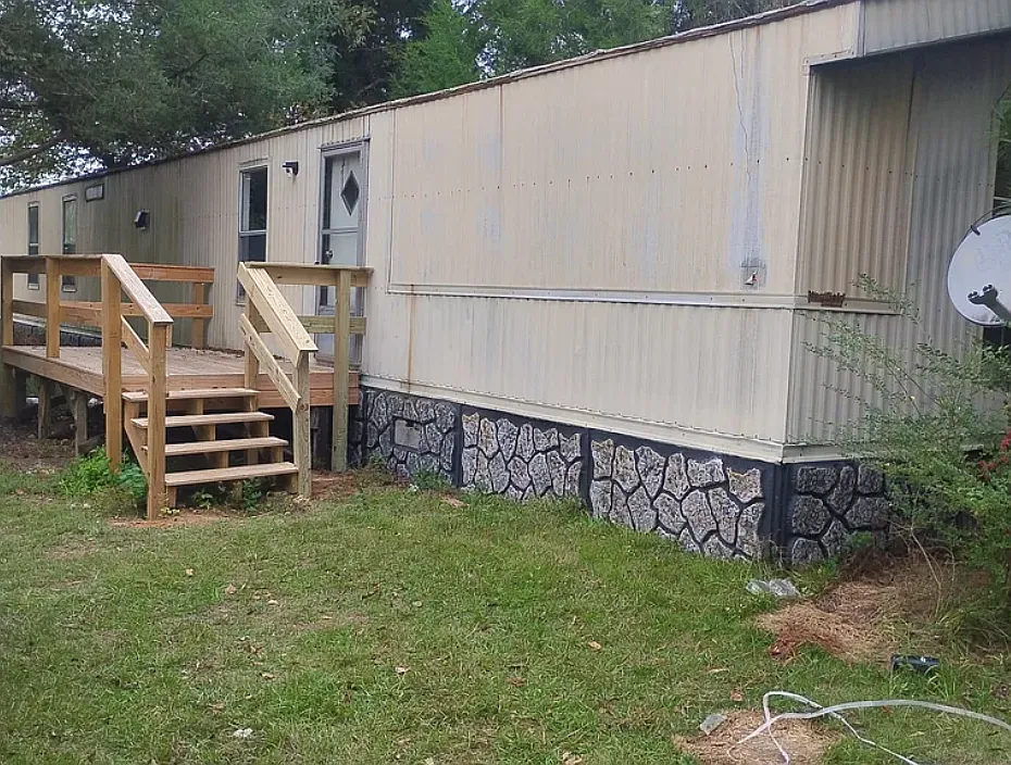 212 W Saunders Rd #404