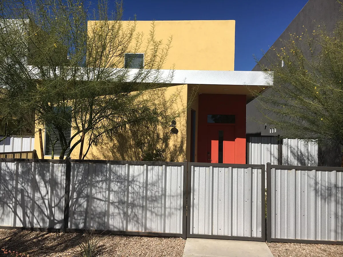 Building Photo - 982 E Park Modern Dr