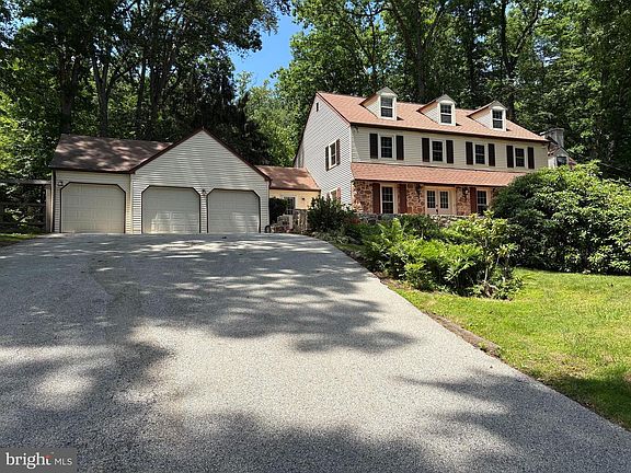 2nd image of 512 Conestoga Rd