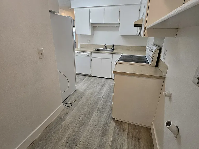 404 SW 1st St #6 — Photo 7