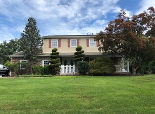 6 Colgate Dr, Bardonia, NY 10954