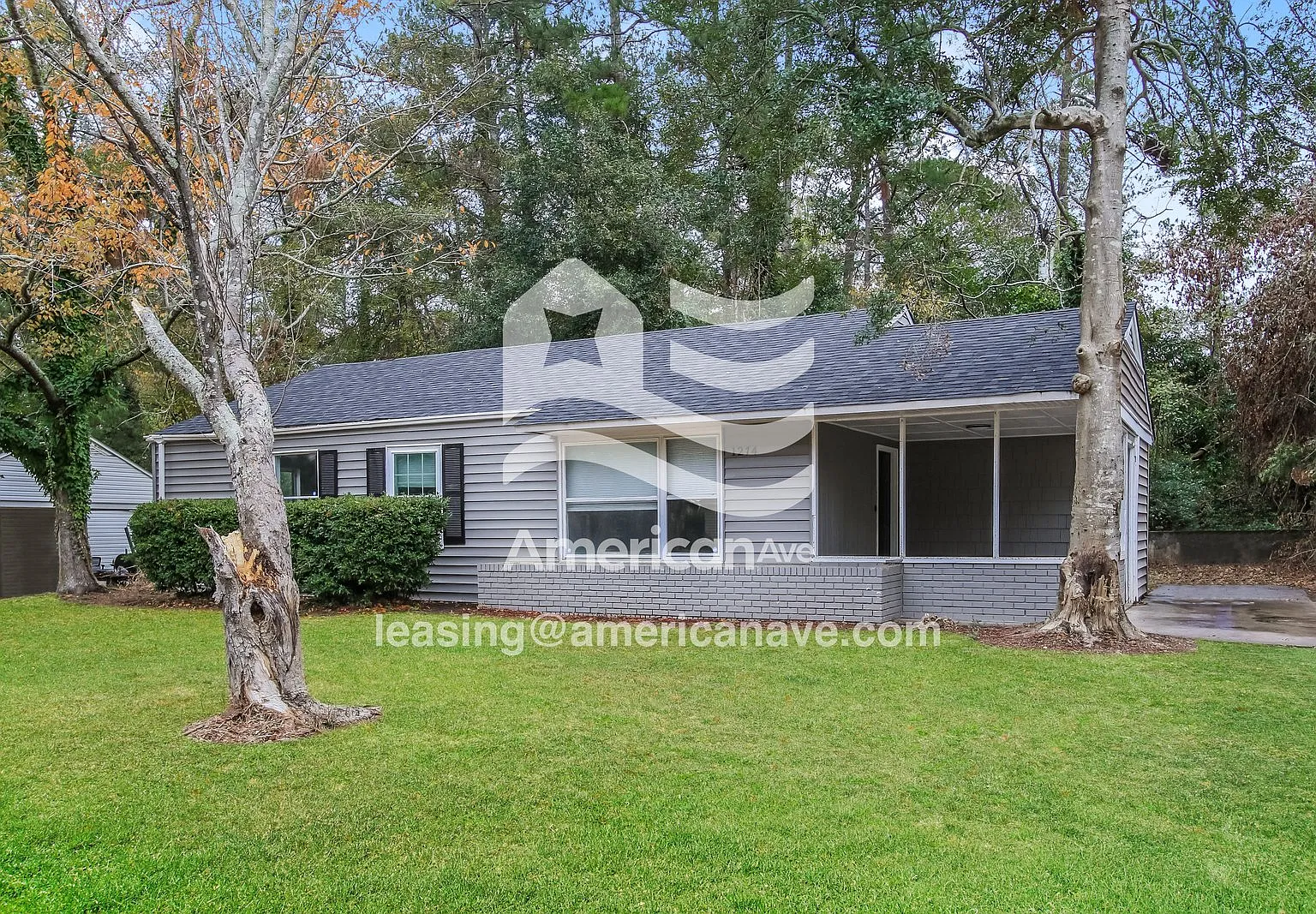 3 bed, 1.0 bath, 1048 sqft, $1,007 — Photo 2