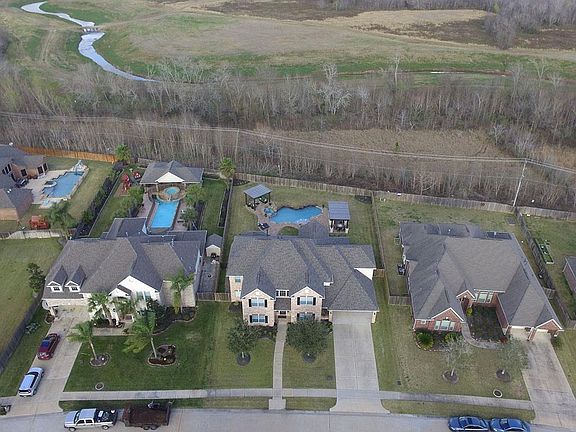 2nd image of 1303 Laurel Leaf Ln