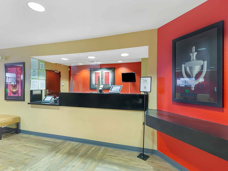 Lobby and Guest Check-in