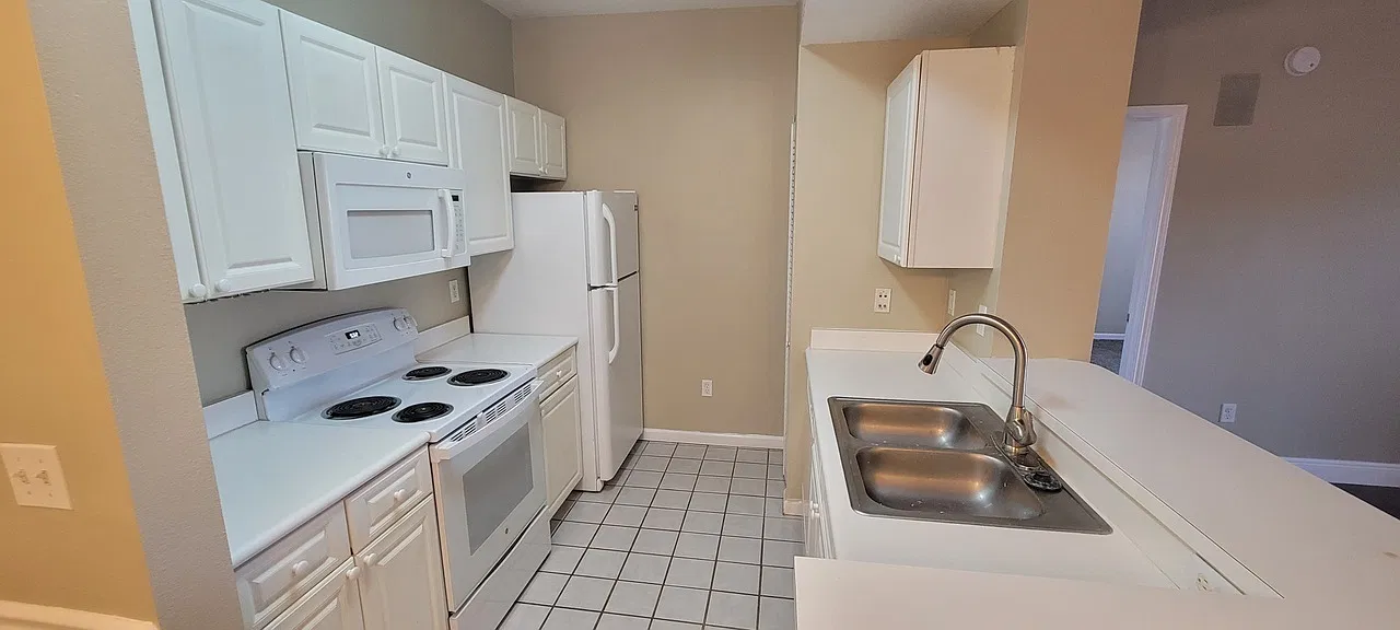 2 bed, 1041 sqft, $1,850 — Photo 3