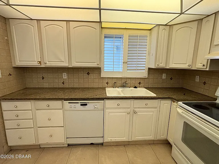 100 Silver Beach Ave #202 — Photo 5