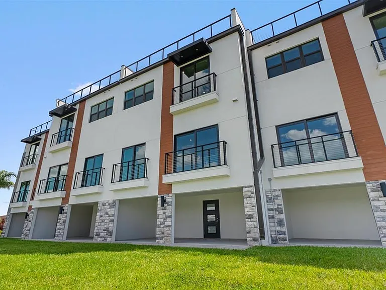 772 Gran Kaymen Way — Photo 33