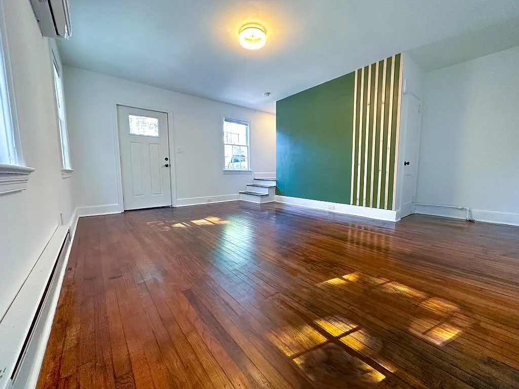 2 bed, 1000 sqft, $1,500 — Photo 3