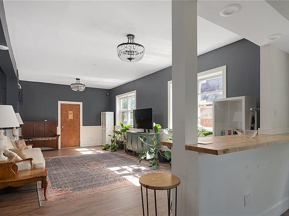 4th image of 67 Ridge St